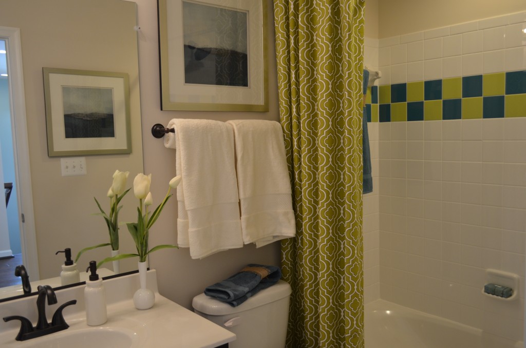 This is the bedroom level (second floor) hallway bathroom in the Manor Paxton town home by Winchester Homes. This townhouse is at the Glenmere and Emerald Ridge communities at Brambleton in Ashburn, Virginia (Loudoun County).