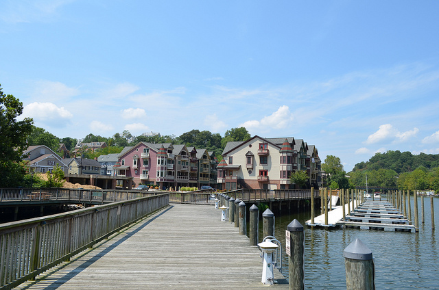 The town of Occoquan, Virginia is 11 miles from the Springfield Mixing Bowl. Use Interstate 95 exit 160 (Lake Ridge).